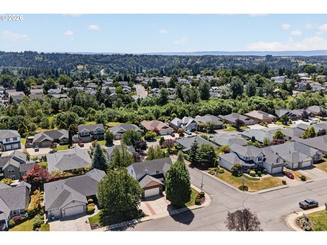 722 E 18TH St, La Center, WA 98629