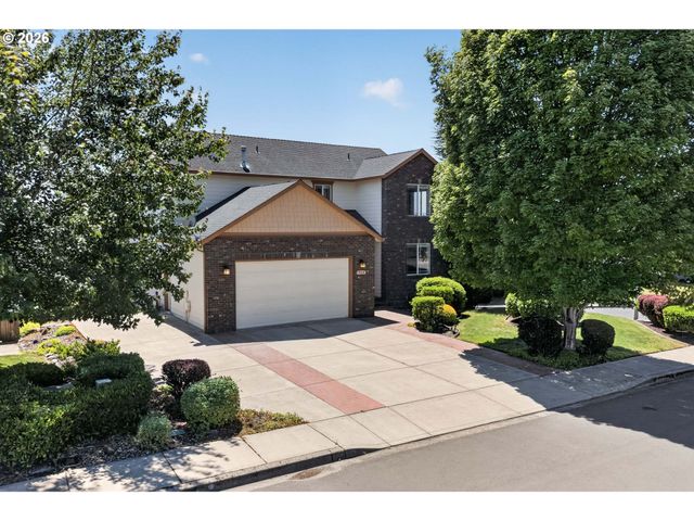 722 E 18TH St, La Center, WA 98629