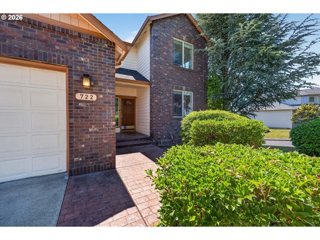722 E 18TH St, La Center, WA 98629