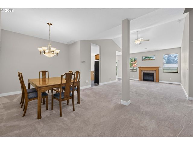 722 E 18TH St, La Center, WA 98629