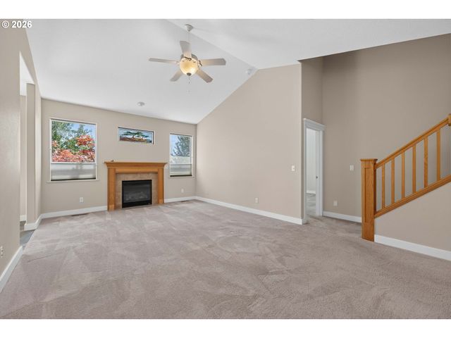 722 E 18TH St, La Center, WA 98629