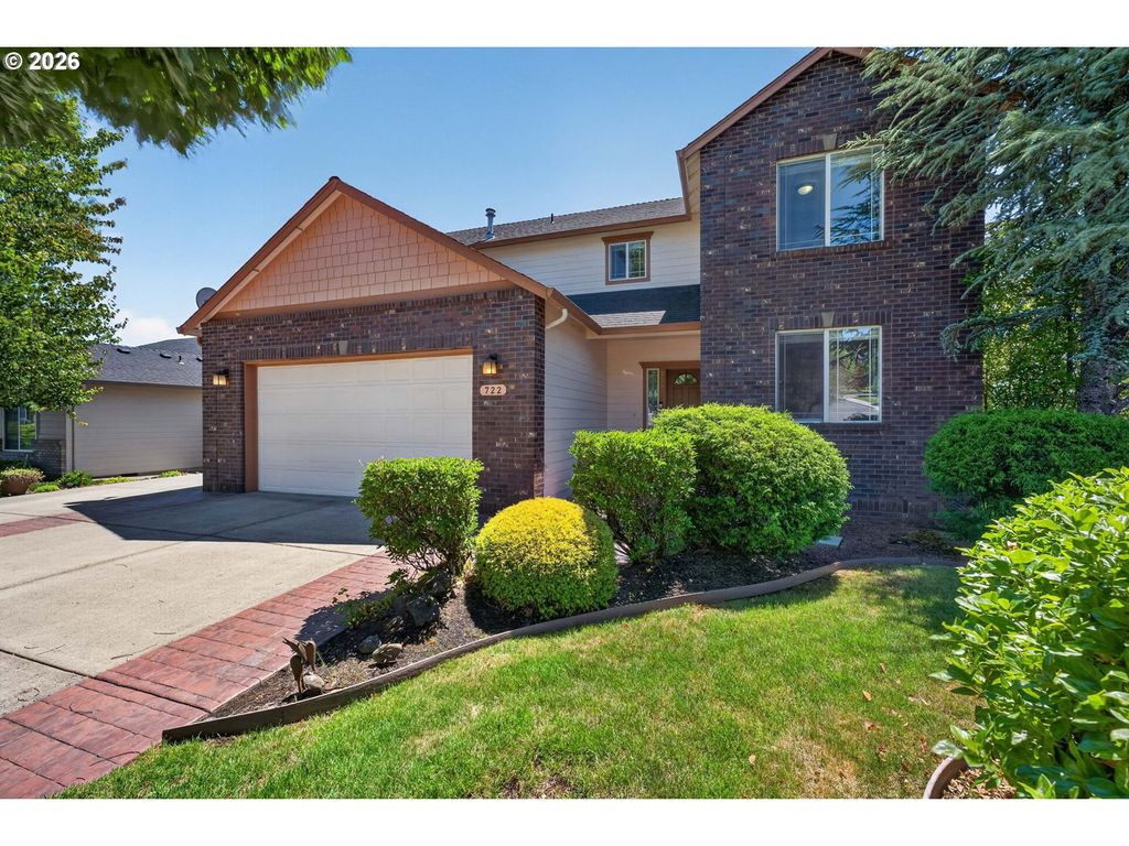 722 E 18TH St, La Center, WA 98629