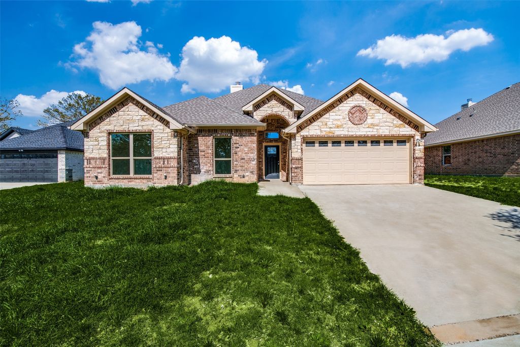 2800 Rodeo Drive, Quinlan, TX 75474