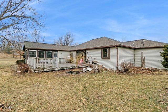 W7959 Jonathan Drive, Pardeeville, WI 53954