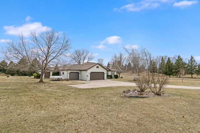 W7959 Jonathan Drive, Pardeeville, WI 53954