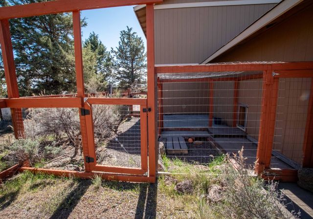 60965 Ward Road, Bend, OR 97702