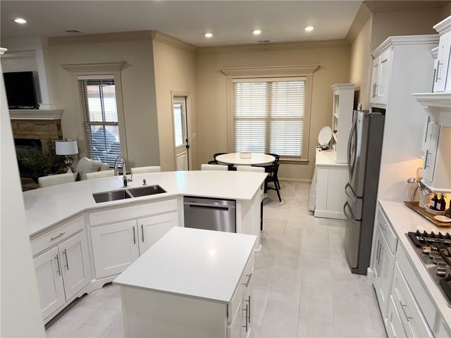 5702 S 47th Street, Rogers, AR 72758