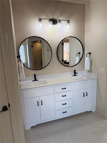 5702 S 47th Street, Rogers, AR 72758