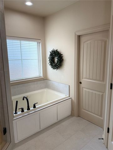 5702 S 47th Street, Rogers, AR 72758