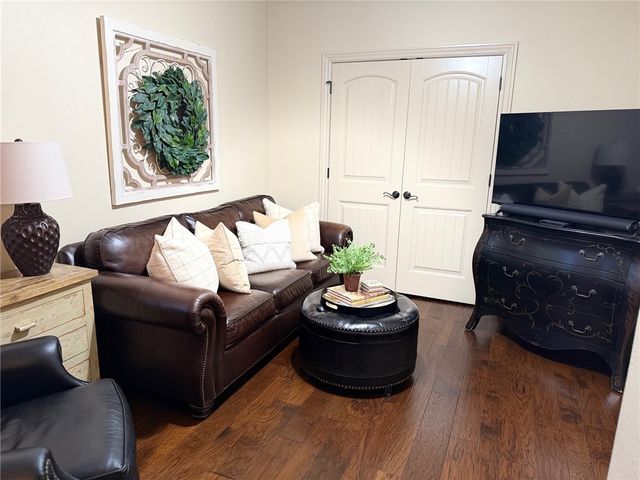 5702 S 47th Street, Rogers, AR 72758