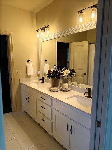 5702 S 47th Street, Rogers, AR 72758