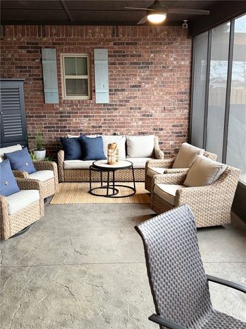 5702 S 47th Street, Rogers, AR 72758