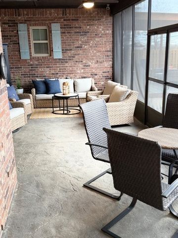 5702 S 47th Street, Rogers, AR 72758