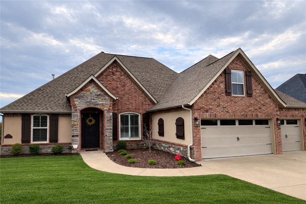 5702 S 47th Street, Rogers, AR 72758