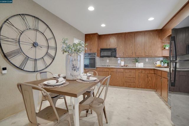 234 Yosemite Dr, Pittsburg, CA 94565