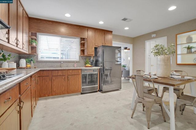 234 Yosemite Dr, Pittsburg, CA 94565