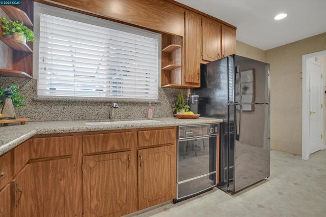 234 Yosemite Dr, Pittsburg, CA 94565