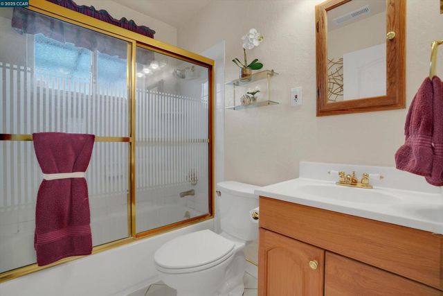 234 Yosemite Dr, Pittsburg, CA 94565