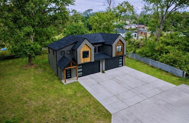 9221 Sundown Drive, Houston, TX 77016