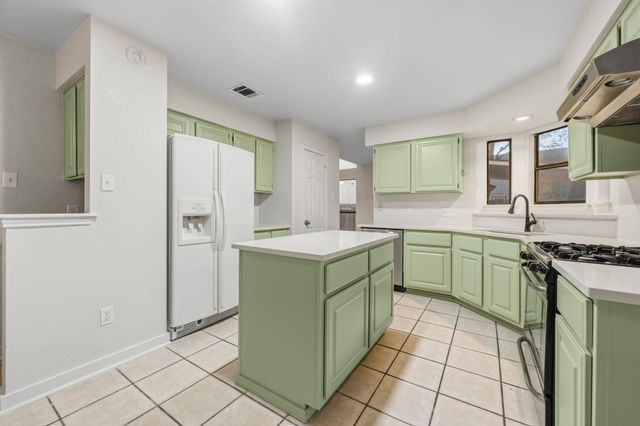 8712 Coastal DR, Austin, TX 78749
