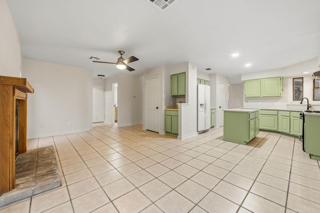 8712 Coastal DR, Austin, TX 78749