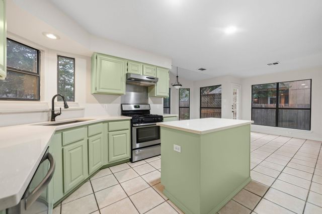 8712 Coastal DR, Austin, TX 78749