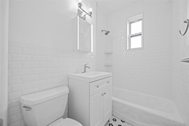 220 Pelham Road 6P, New Rochelle, NY 10805