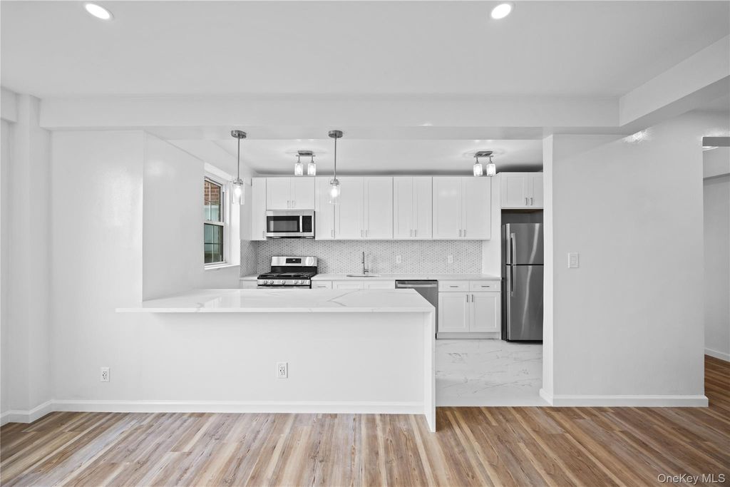 220 Pelham Road 6P, New Rochelle, NY 10805