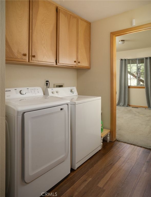 Image 11 of property listing at 32807 Deer Lick Drive, Running Springs, CA 92382