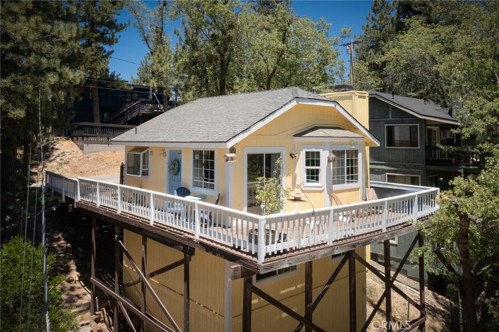 Image 13 of property listing at 32807 Deer Lick Drive, Running Springs, CA 92382