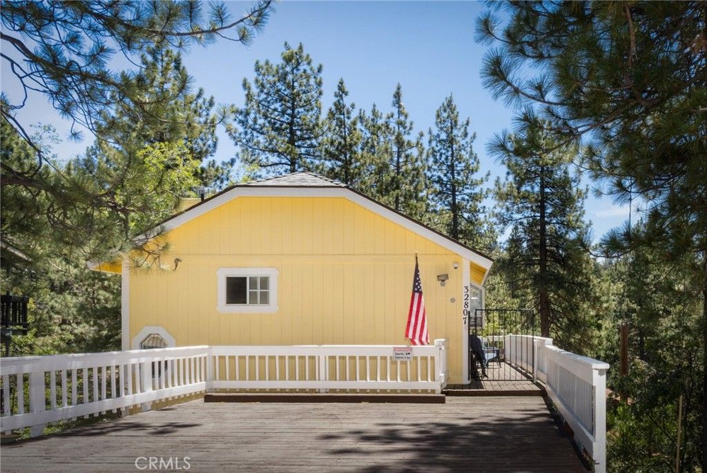 Image 14 of property listing at 32807 Deer Lick Drive, Running Springs, CA 92382