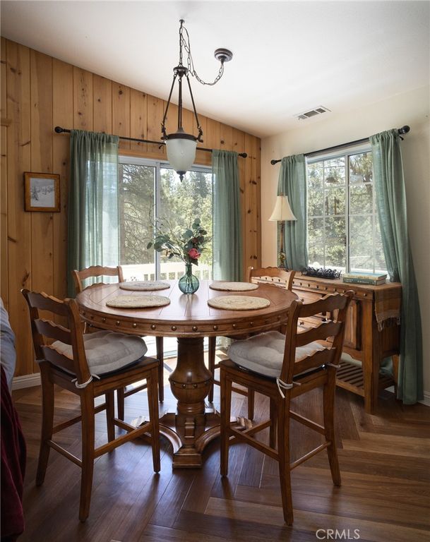 Image 2 of property listing at 32807 Deer Lick Drive, Running Springs, CA 92382