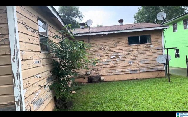 2425 LAWN AVENUE SW, Birmingham, AL 35211
