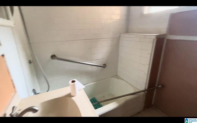 2425 LAWN AVENUE SW, Birmingham, AL 35211