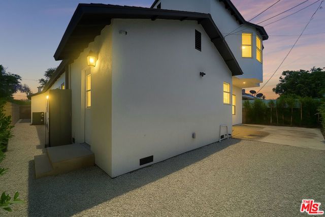 11703 Atkinson Avenue, Hawthorne, CA 90250