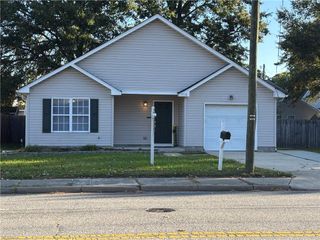 1718 Sparrow RD, Chesapeake, VA 23320