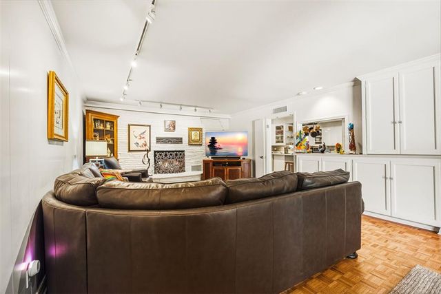 1810 Elmhurst Avenue, Nichols Hills, OK 73120