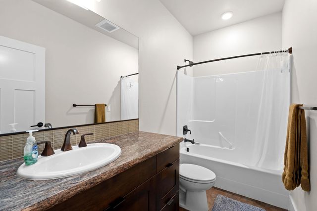 24499 E Pinnacle Ct, Liberty Lake, WA 99019