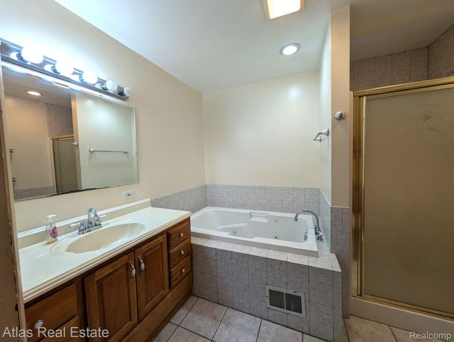 5449 Woodlawn Drive, Genesee Charter Township, MI 48506