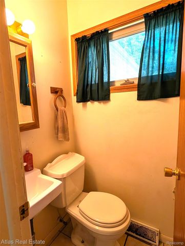5449 Woodlawn Drive, Genesee Charter Township, MI 48506