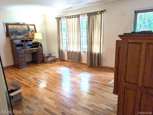 5449 Woodlawn Drive, Genesee Charter Township, MI 48506