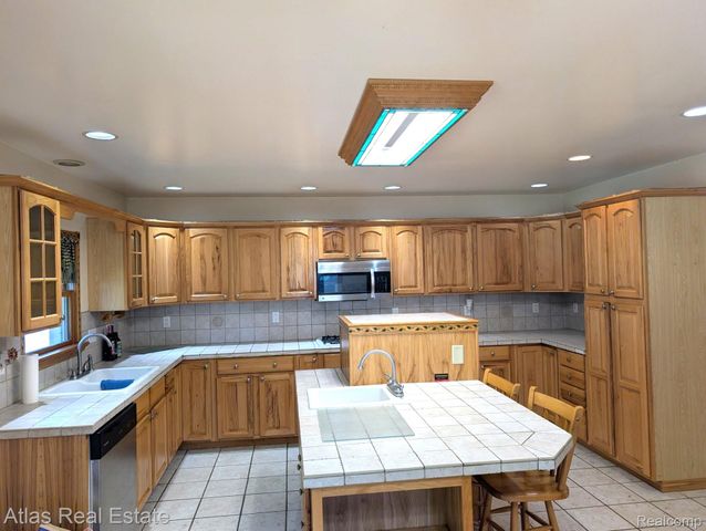 5449 Woodlawn Drive, Genesee Charter Township, MI 48506