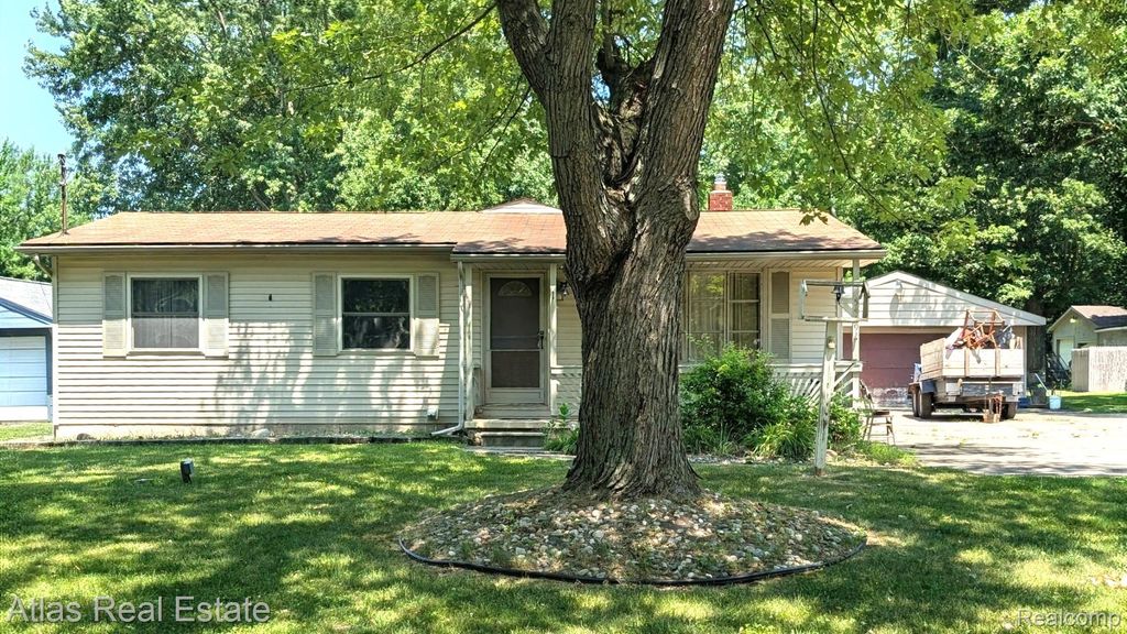 5449 Woodlawn Drive, Genesee Charter Township, MI 48506