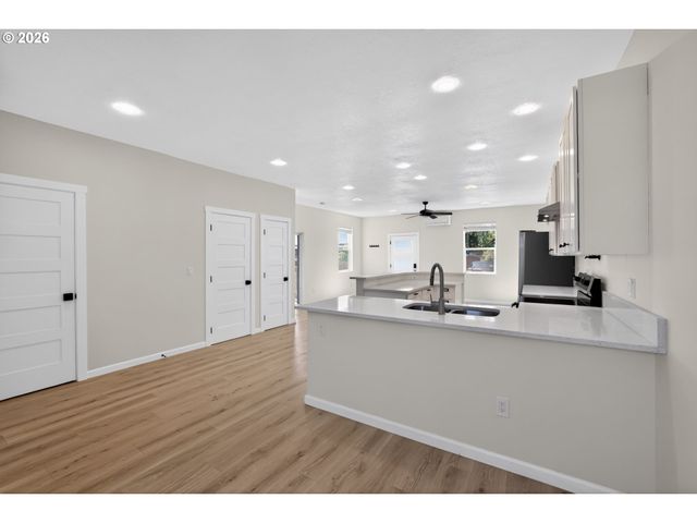 211 ETHEL St, Oregon City, OR 97045
