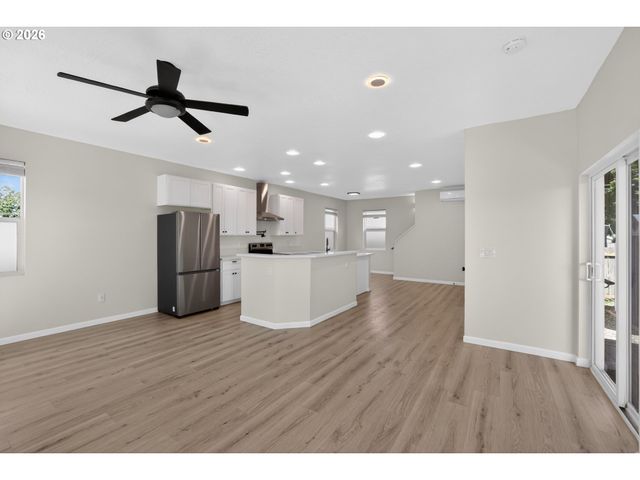 211 ETHEL St, Oregon City, OR 97045