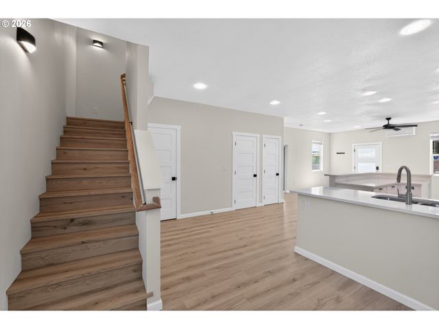 211 ETHEL St, Oregon City, OR 97045