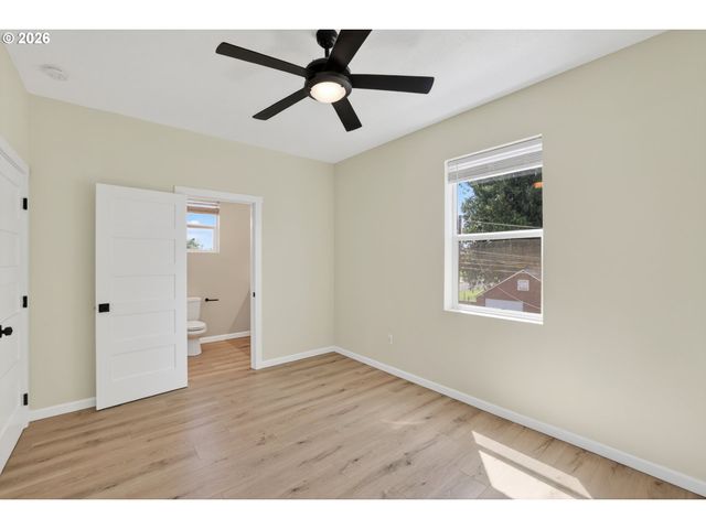 211 ETHEL St, Oregon City, OR 97045