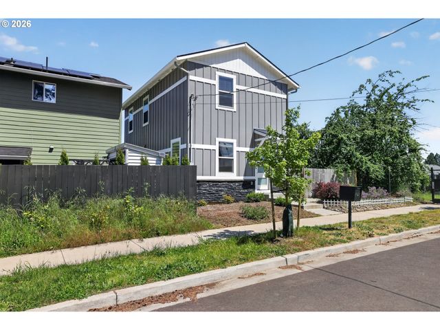 211 ETHEL St, Oregon City, OR 97045
