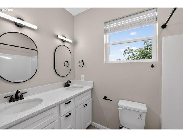 211 ETHEL St, Oregon City, OR 97045