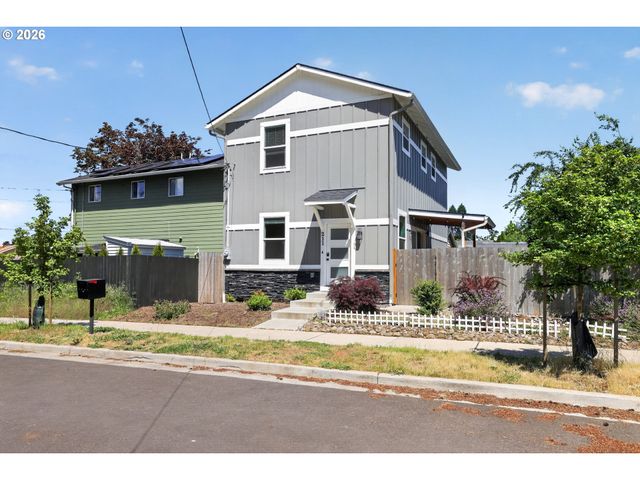 211 ETHEL St, Oregon City, OR 97045